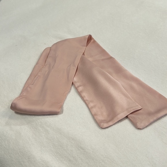 Crossover fitted blouse in pink silk &  poly blend. - Picture 3 of 4